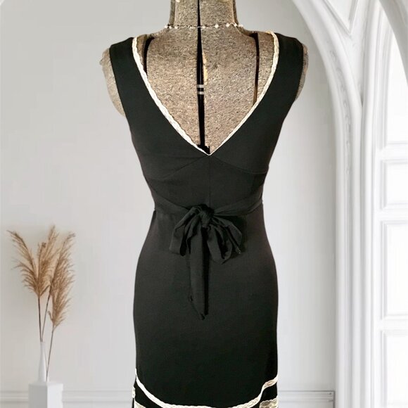 SOLD Black V-Neck Dress with White Lace Trim | Express | Size 7/8 M - Picture 2 of 6